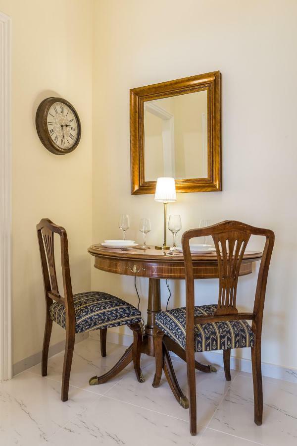 Chic Flat In Kolonaki Next To American Embassy Athén Kültér fotó